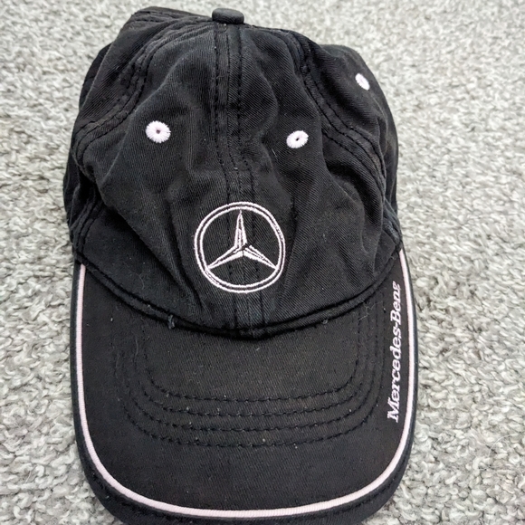 Mercedes Benz women's hat black/pink - Picture 1 of 3